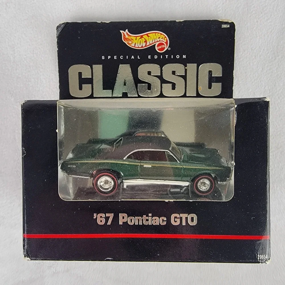 Hot Wheels '67 Pontiac GTO Special Edition Classic Hills Diecast Car